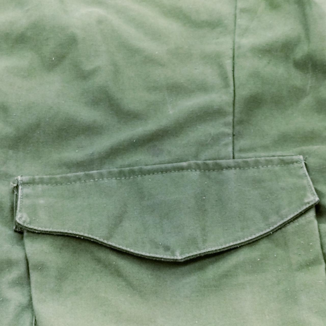 後ろポケット部分シミ、毛玉あり
