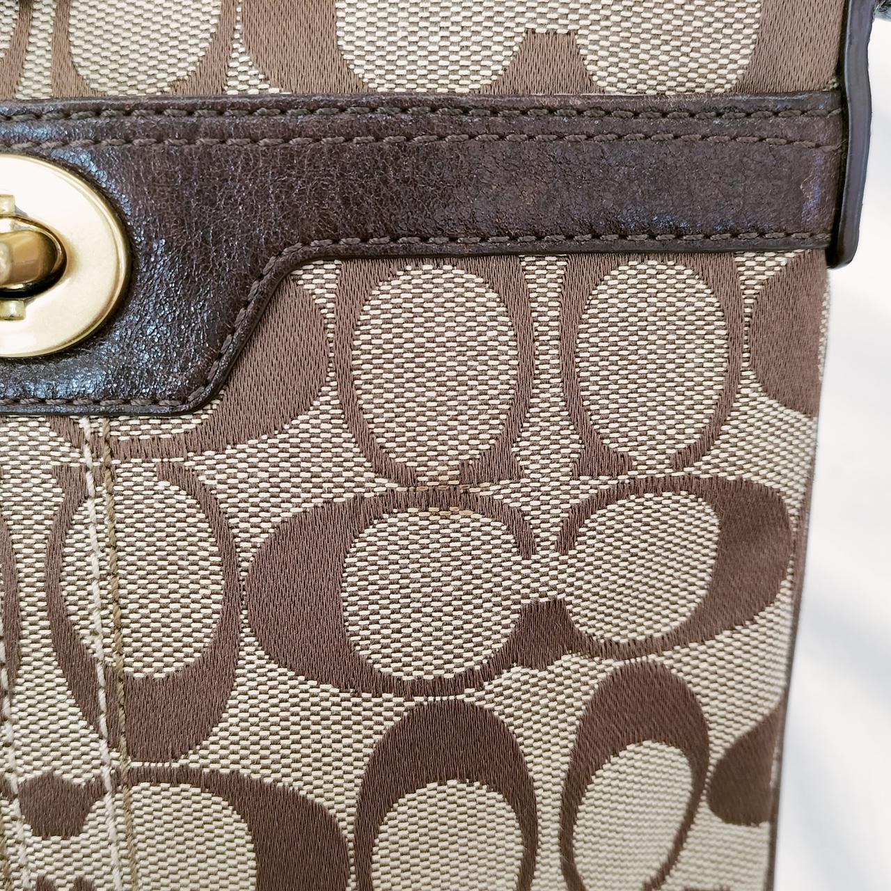 使用に伴う染みが有ります。