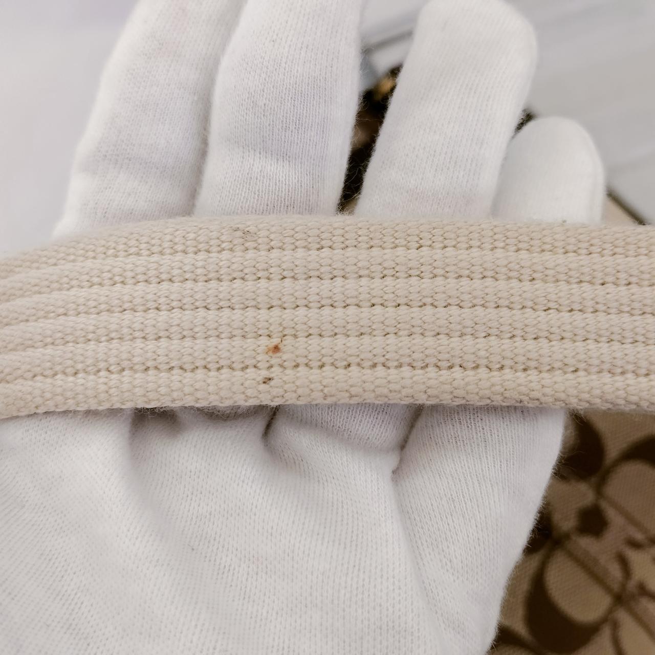 使用に伴う染みが有ります。