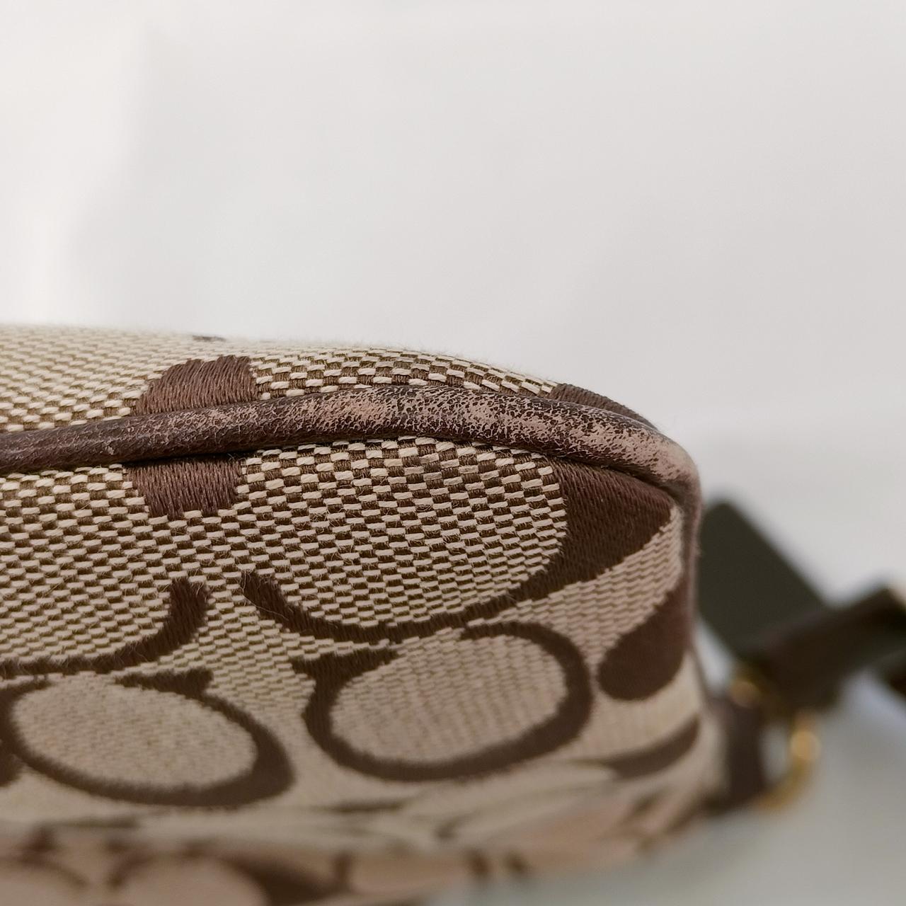 角擦れが有ります。