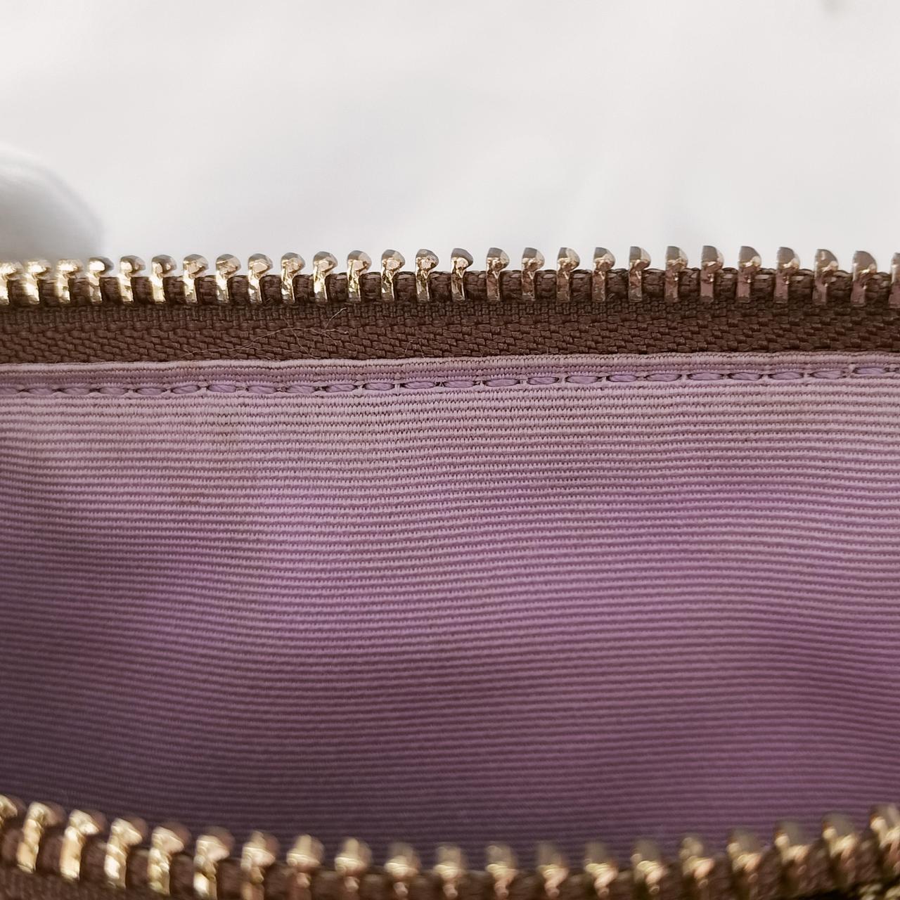 外側、縁部分汚れ、染みが有ります。