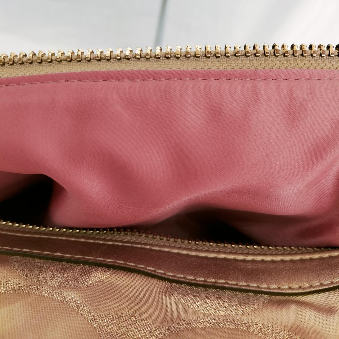 内側縁部分、染みが有ります。