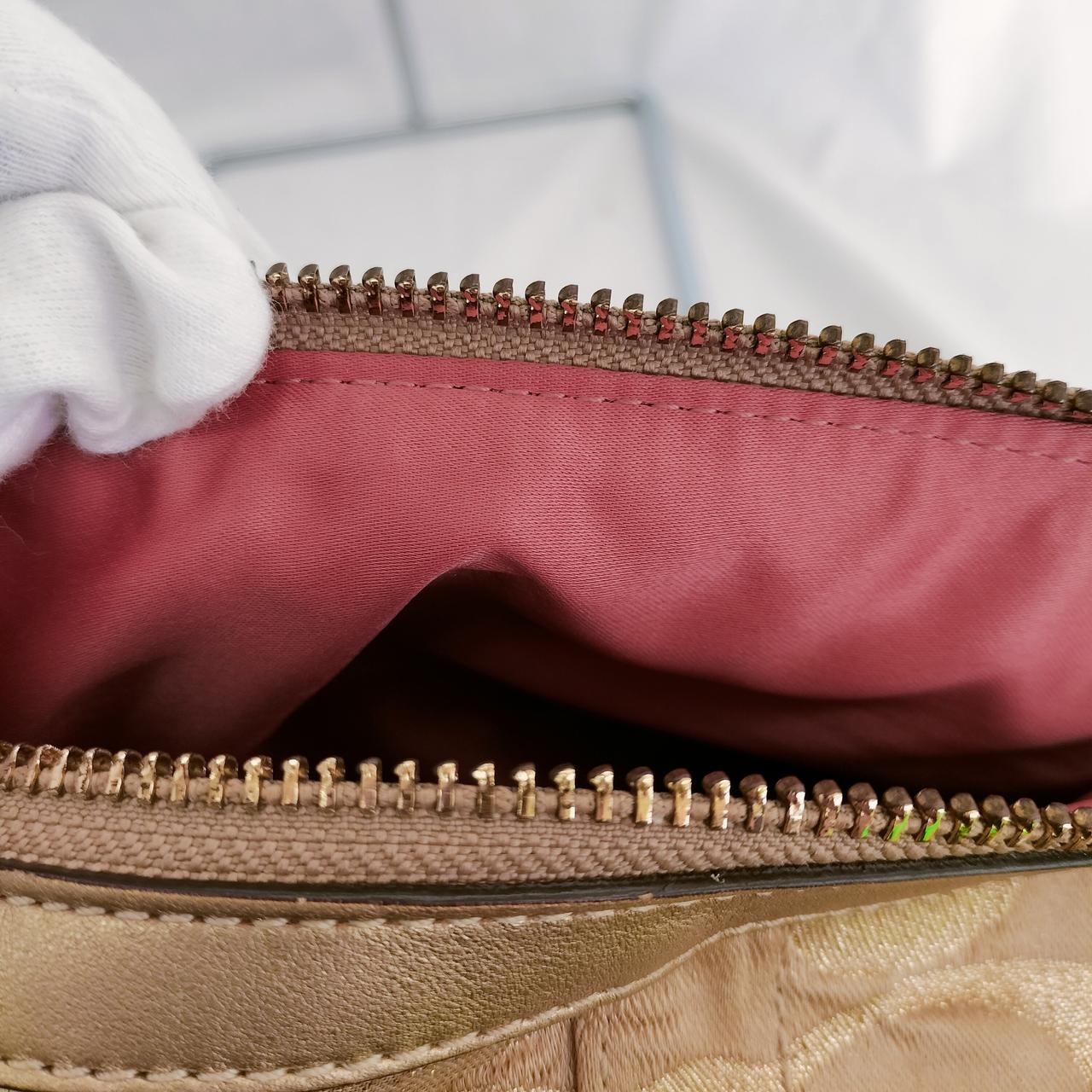 内側縁部分、染みが有ります。