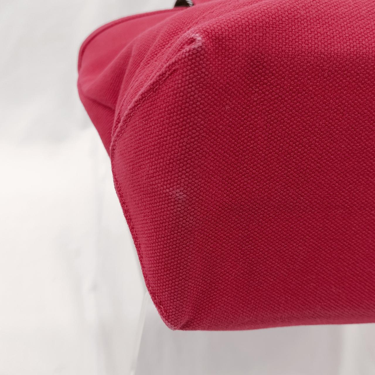 角擦れが有ります。