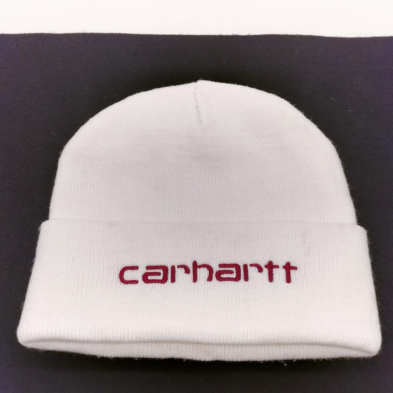 ロゴ刺繍上部分、汚れが有ります。