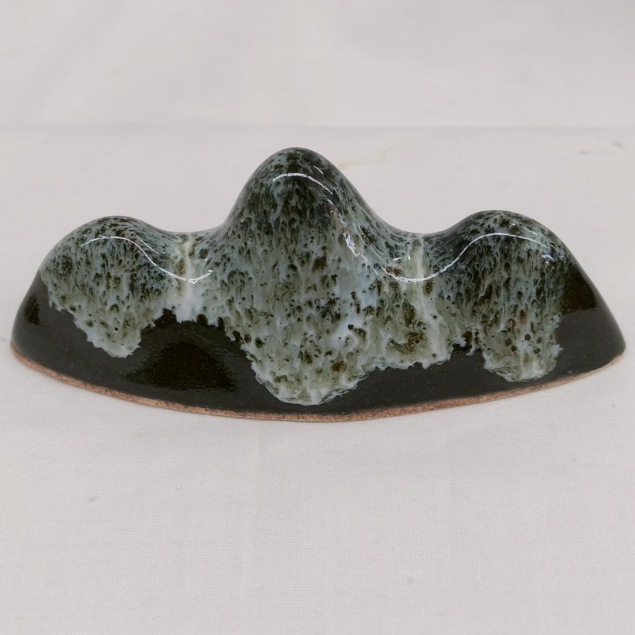 岩木山をイメージした箸置き