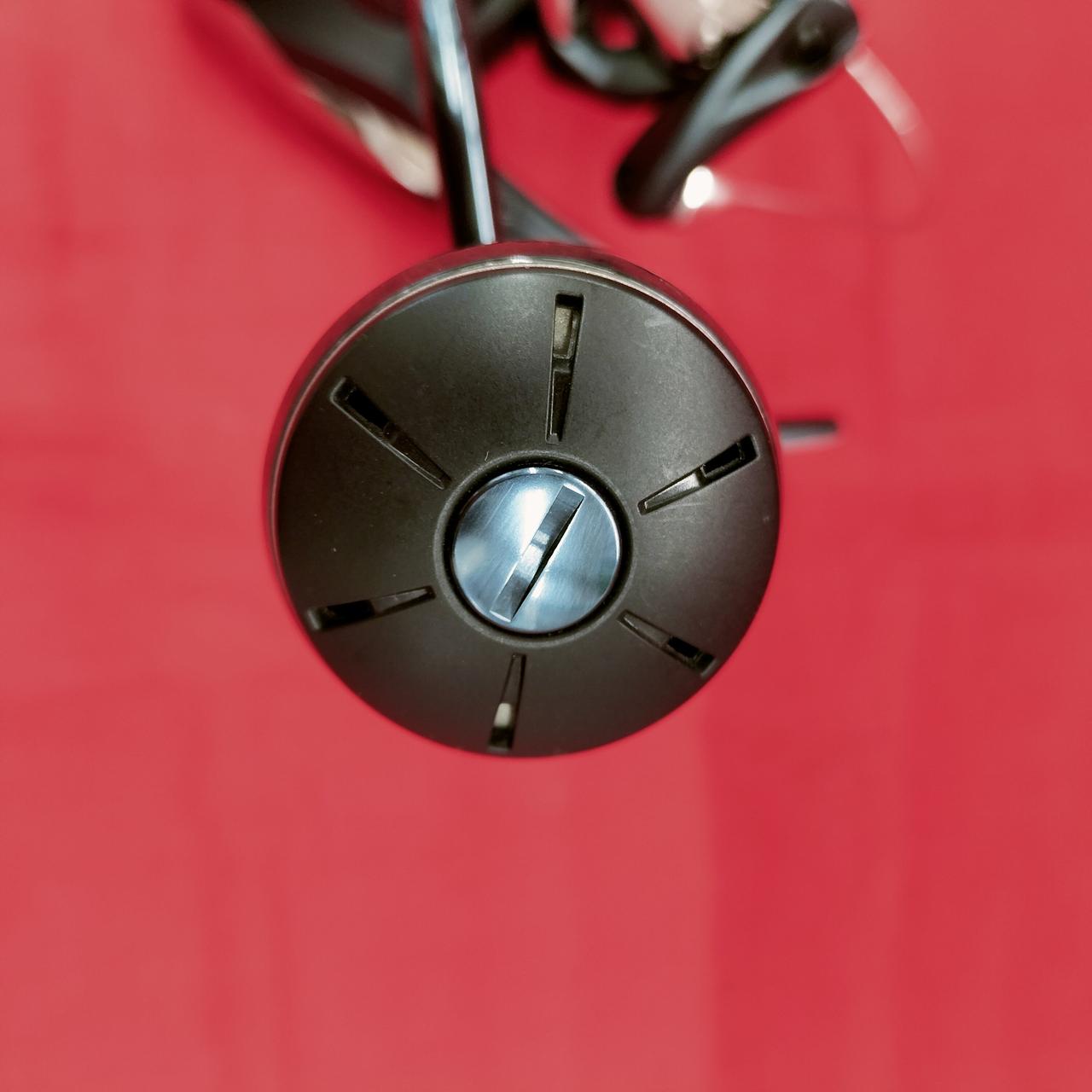 ヘッドに薄い擦れ跡あります