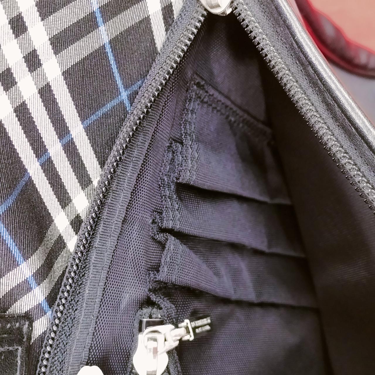 ボールペン.鉛筆等の筆記用具も収納可能