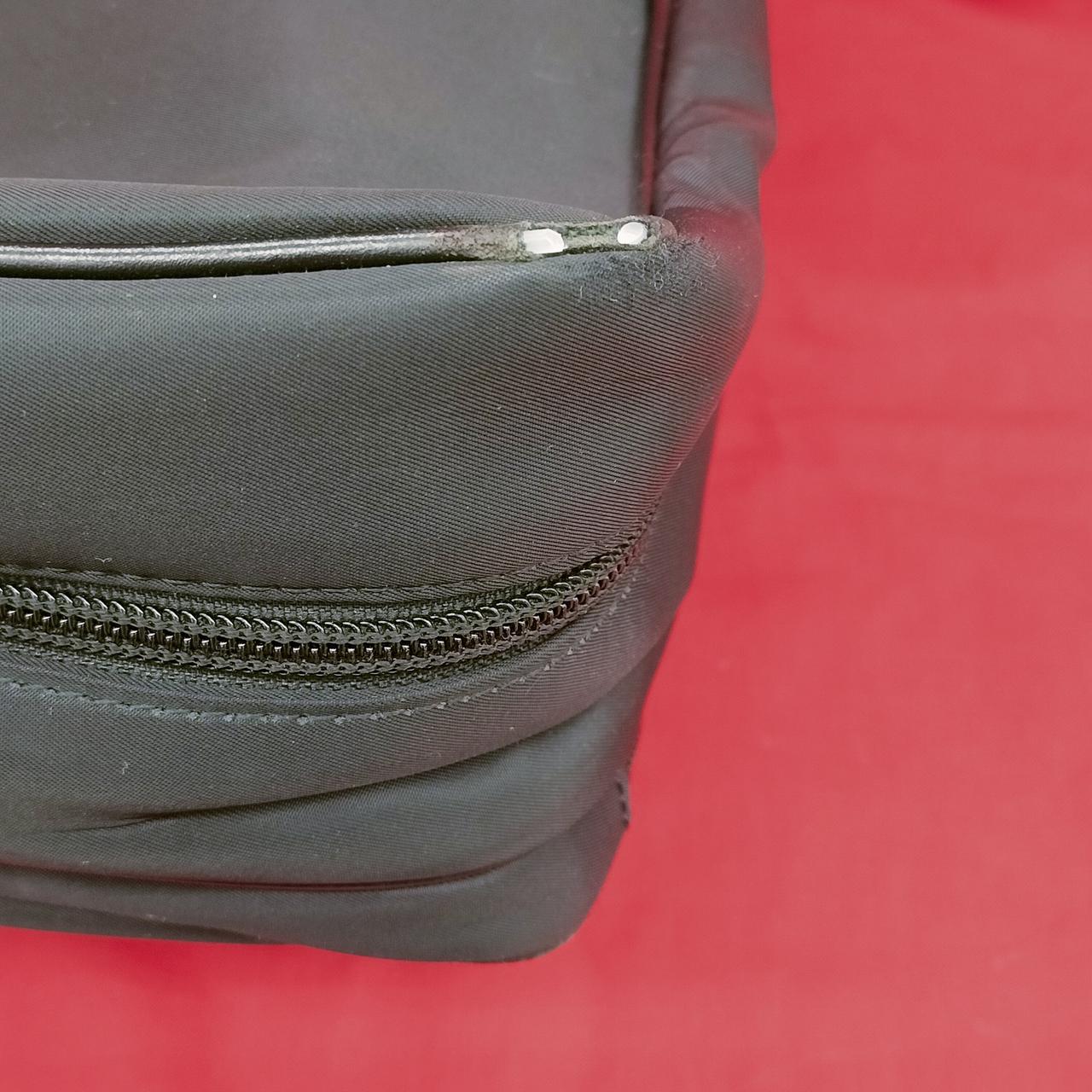 角擦れ.剥がれが有ります。