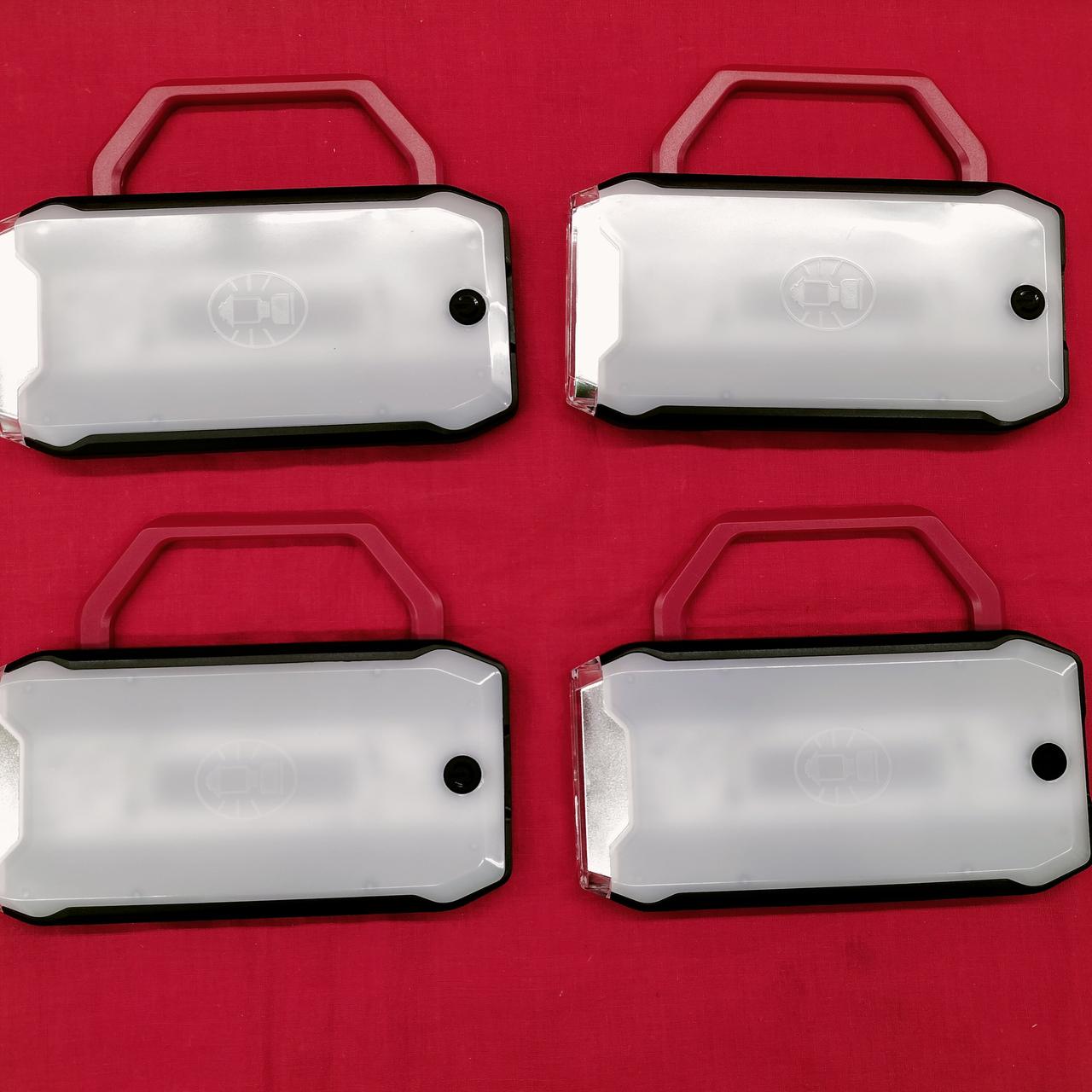 持ち手部分を広げる事で懐中電灯に