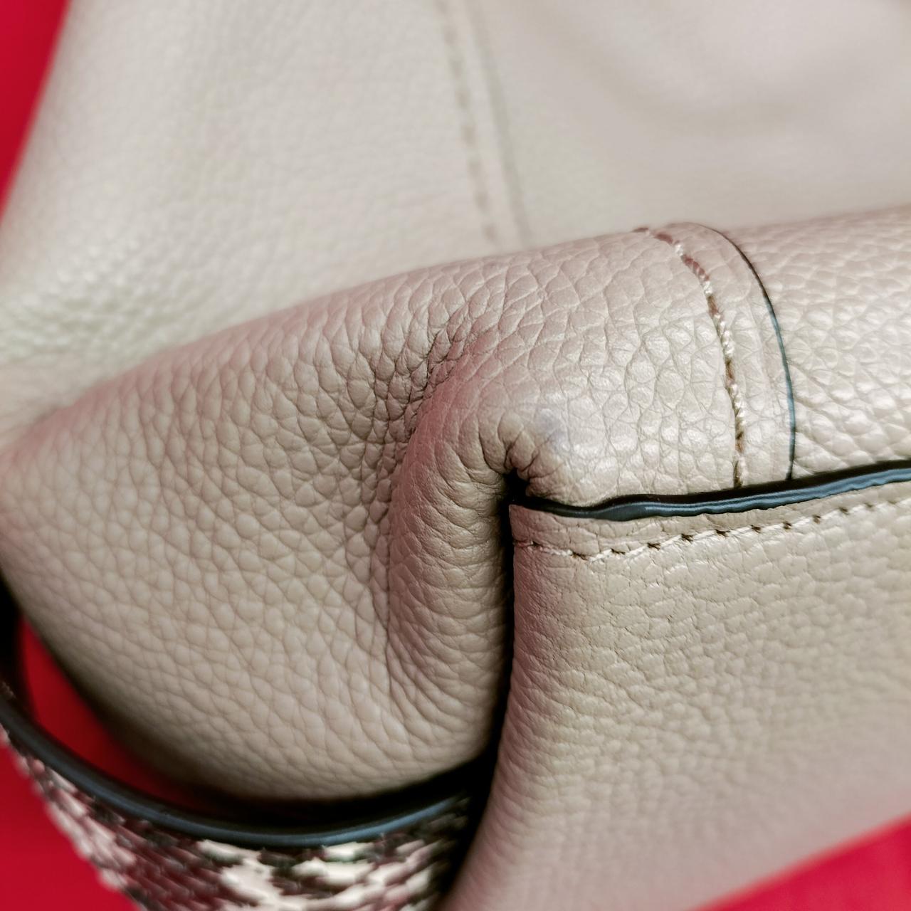 マチ部分の汚れ