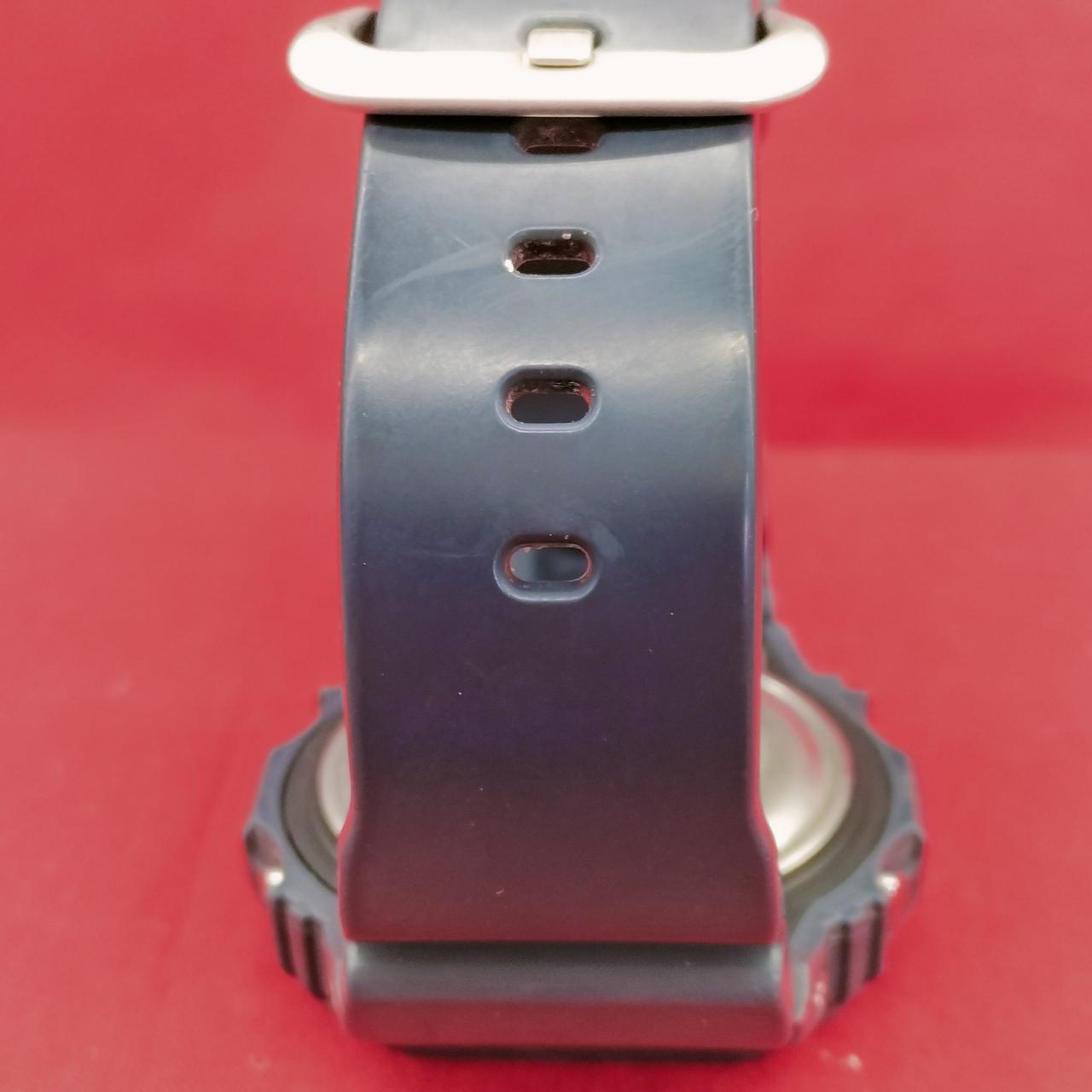 ベルト部分、取れない汚れ、キズが有ります