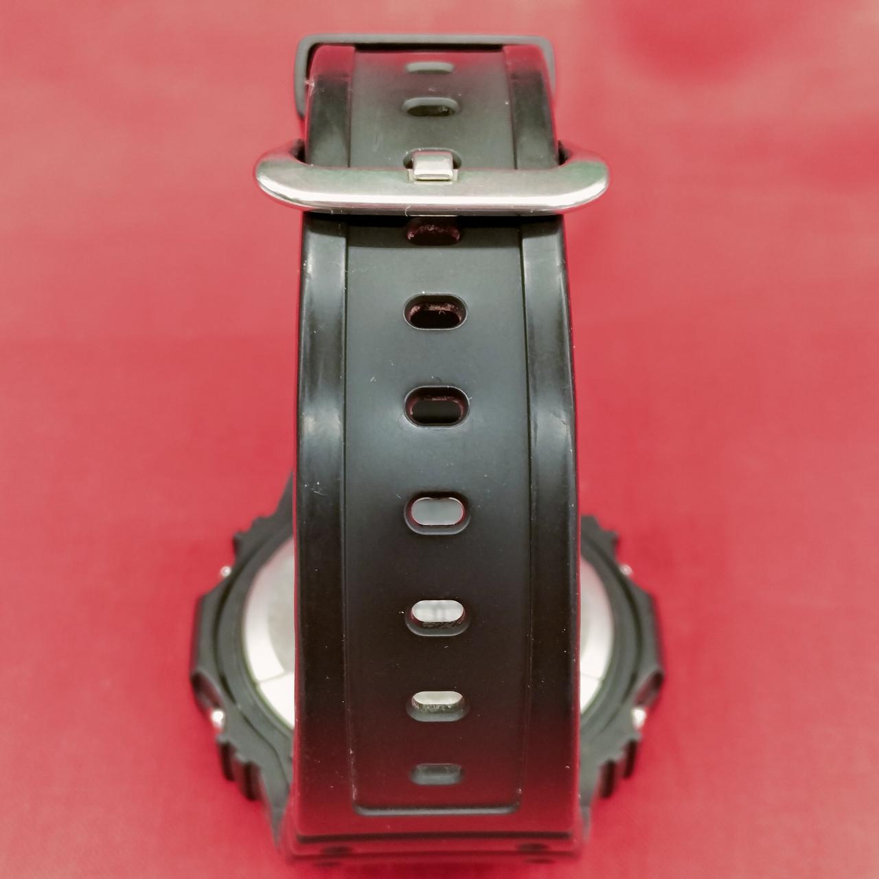 ベルト部分、キズ等が有ります。