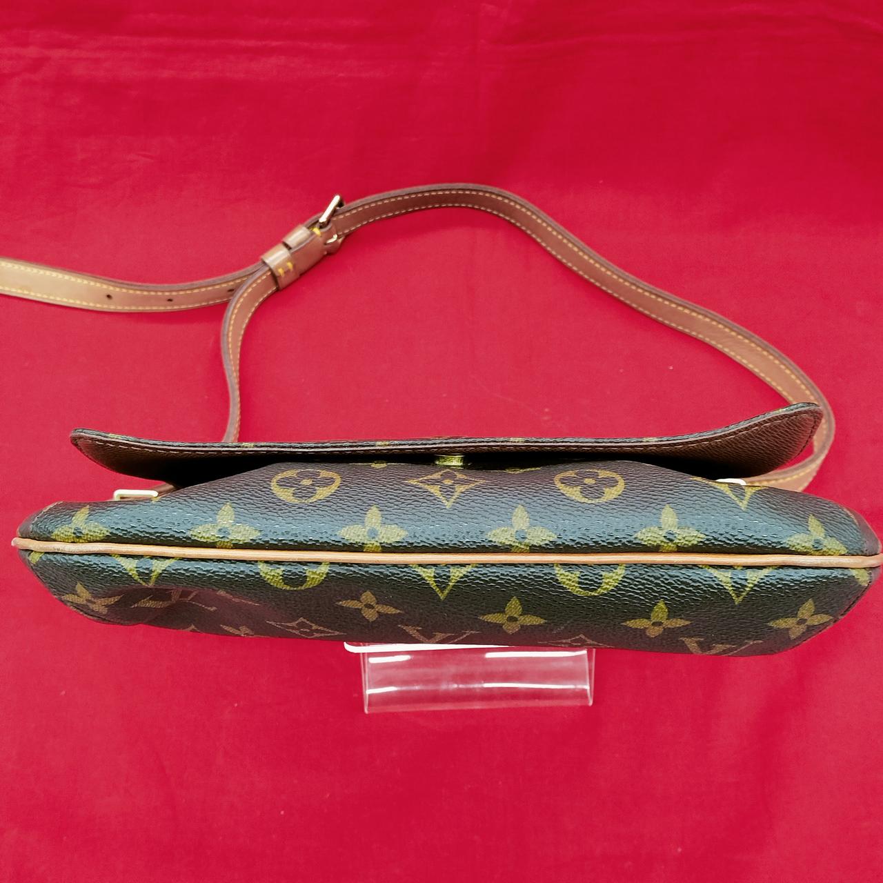 擦れが有ります。