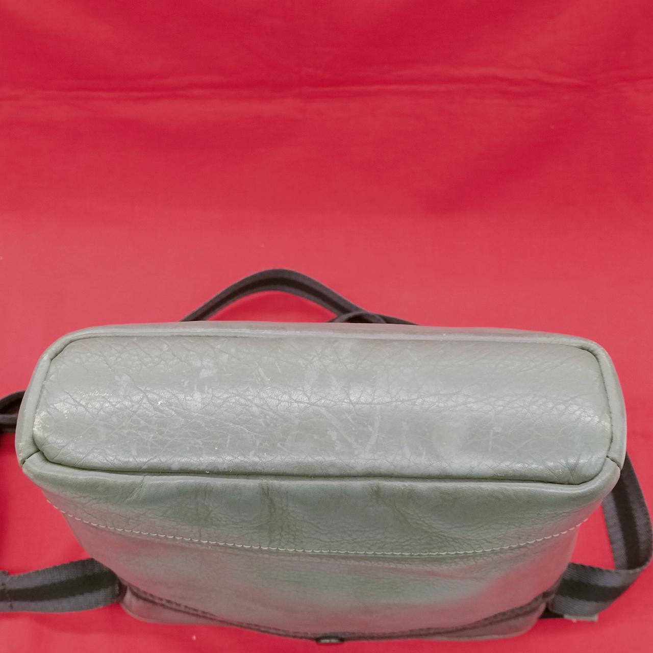 外側⇒底面の状態です。
キズ、擦れ等有り