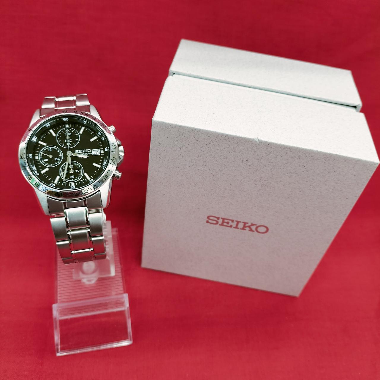 SEIKOクォーツ腕時計
箱付き