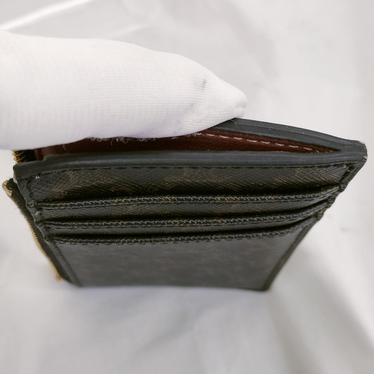 外側、収納箇所の状態です。