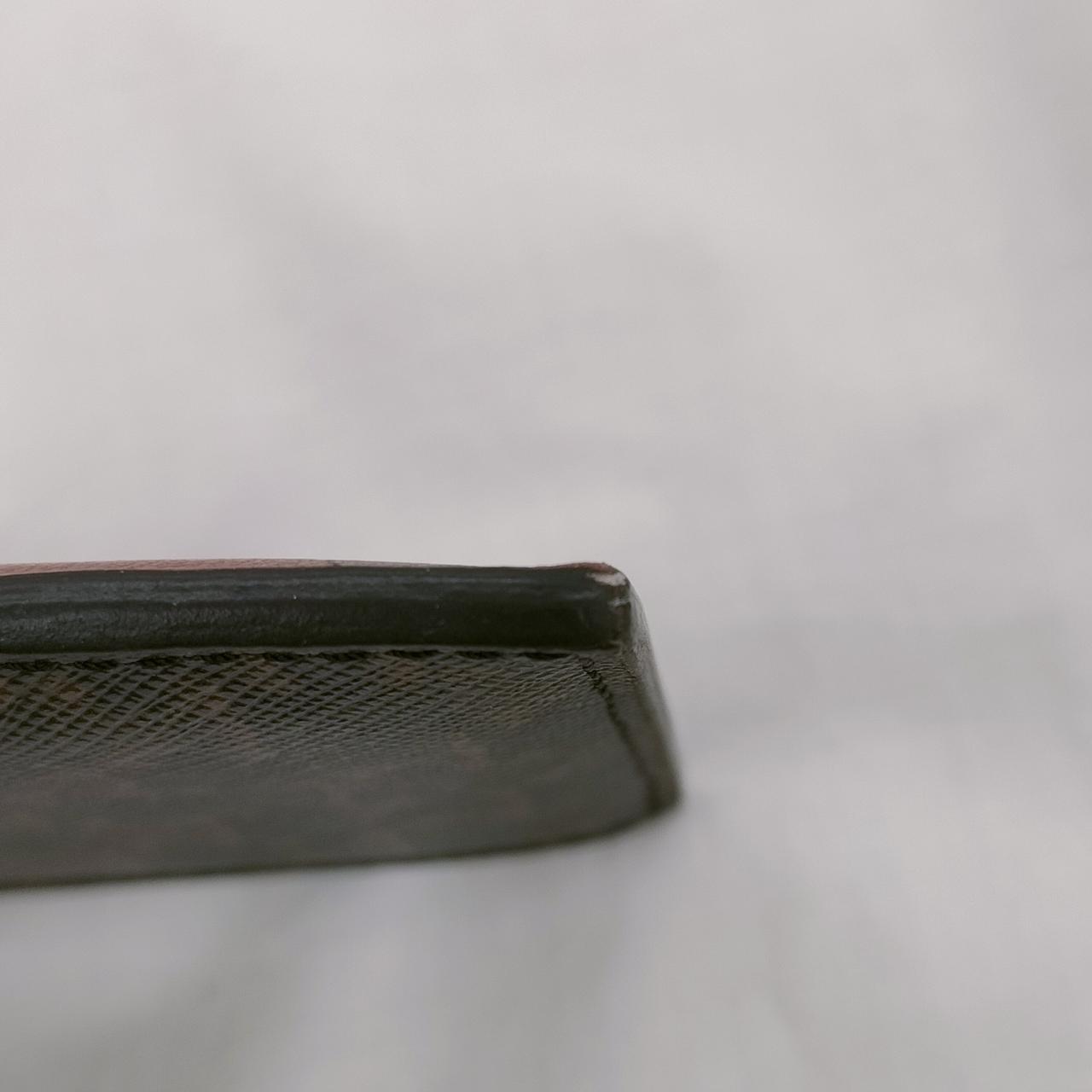 角擦れが有ります。