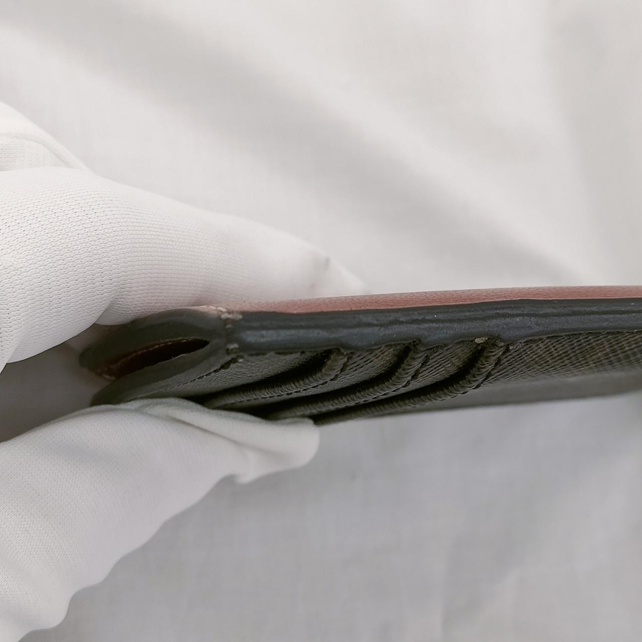 角擦れが有ります。