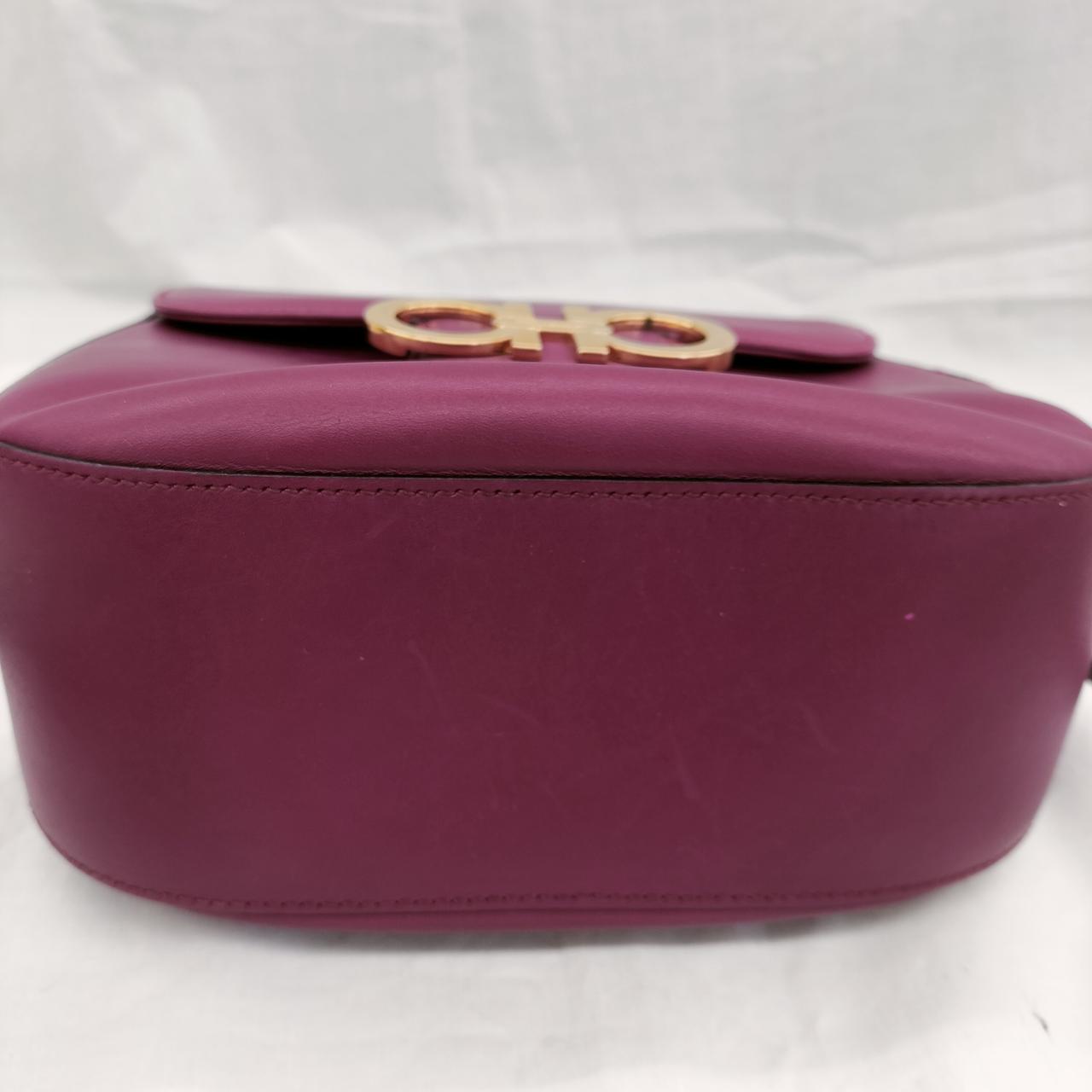 マチ部分に汚れ有ります