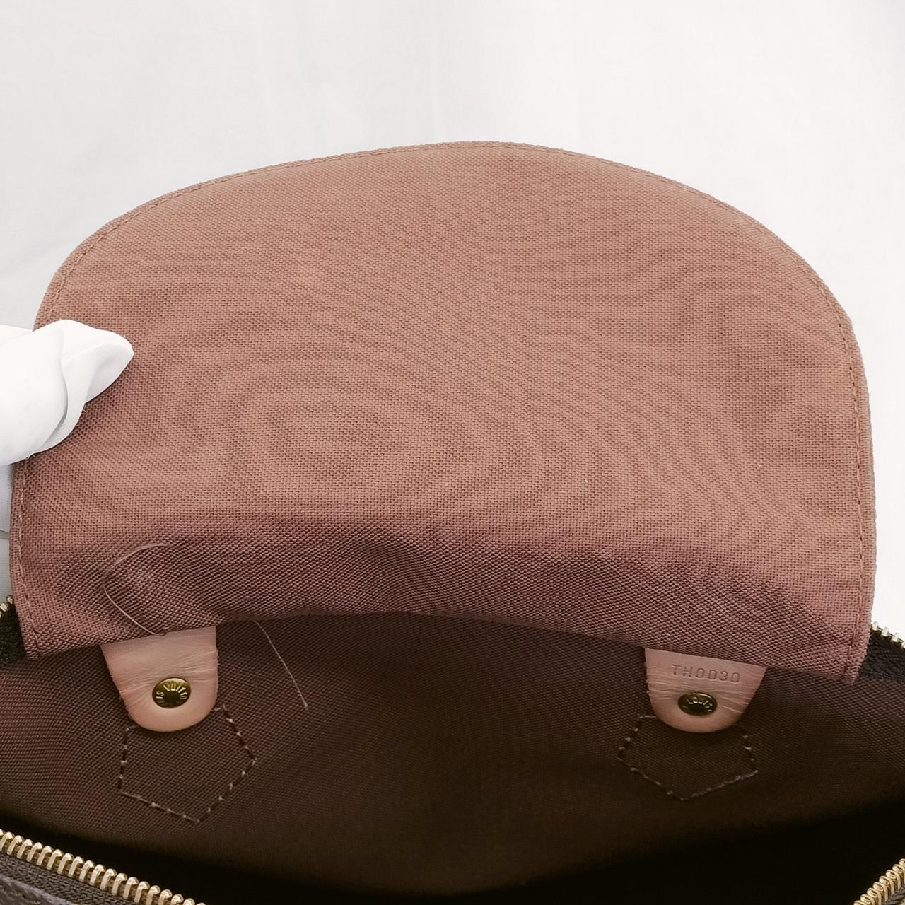 ポケットの裏側、染みが有ります。