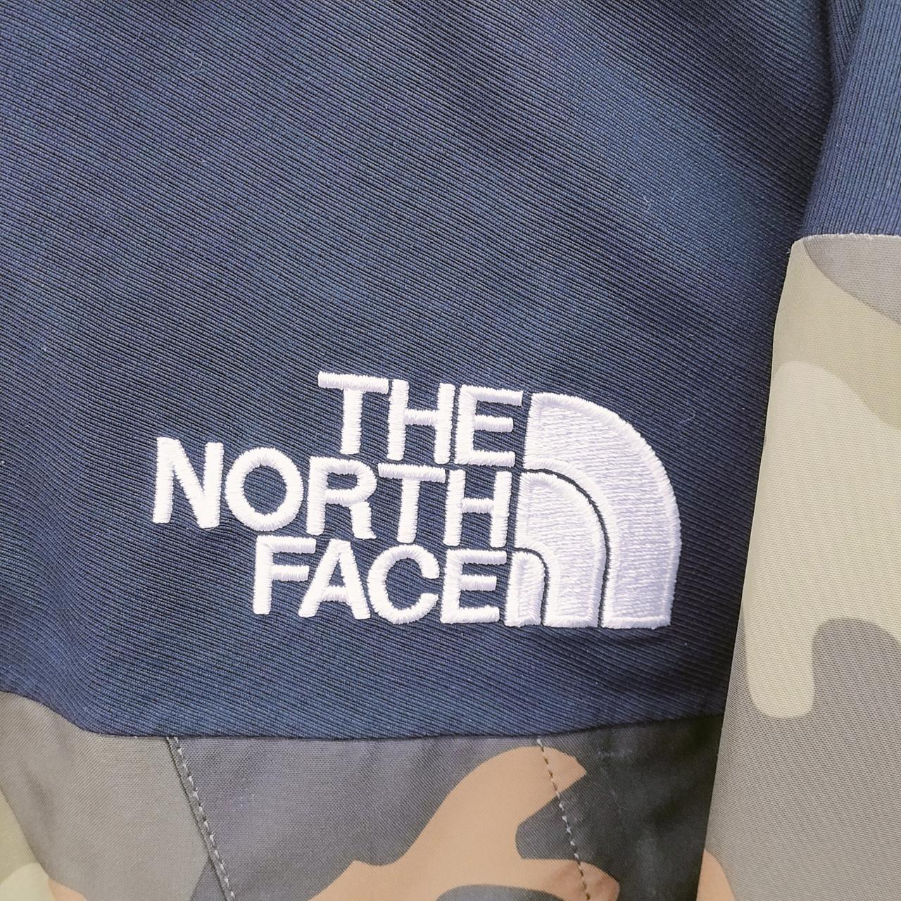 ロゴ刺繍有ります。