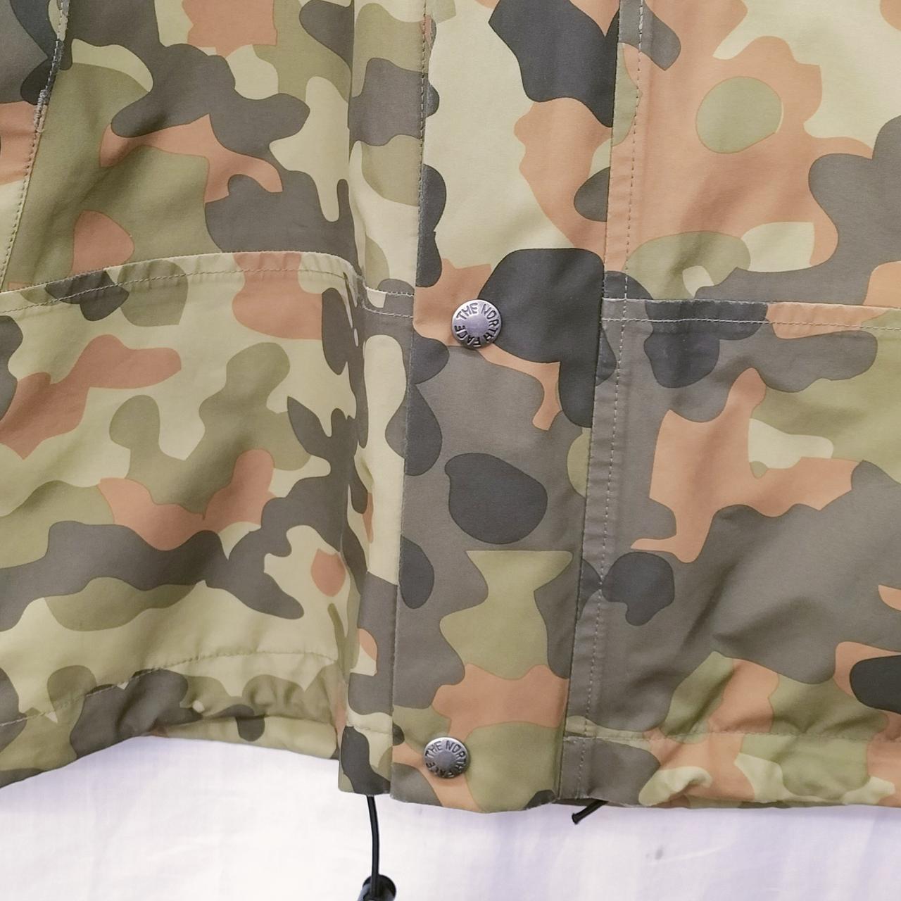 外側、下部の状態です。