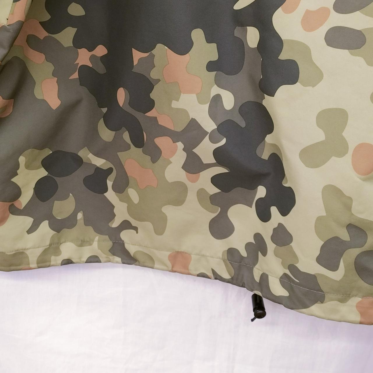 外側、裏面下部の状態です。