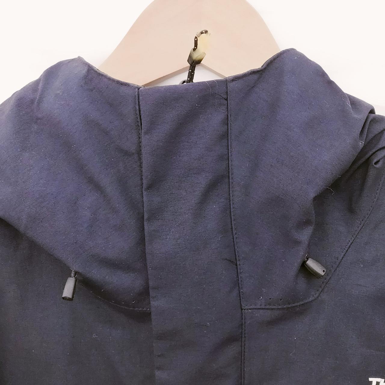 外側、上部の状態です。