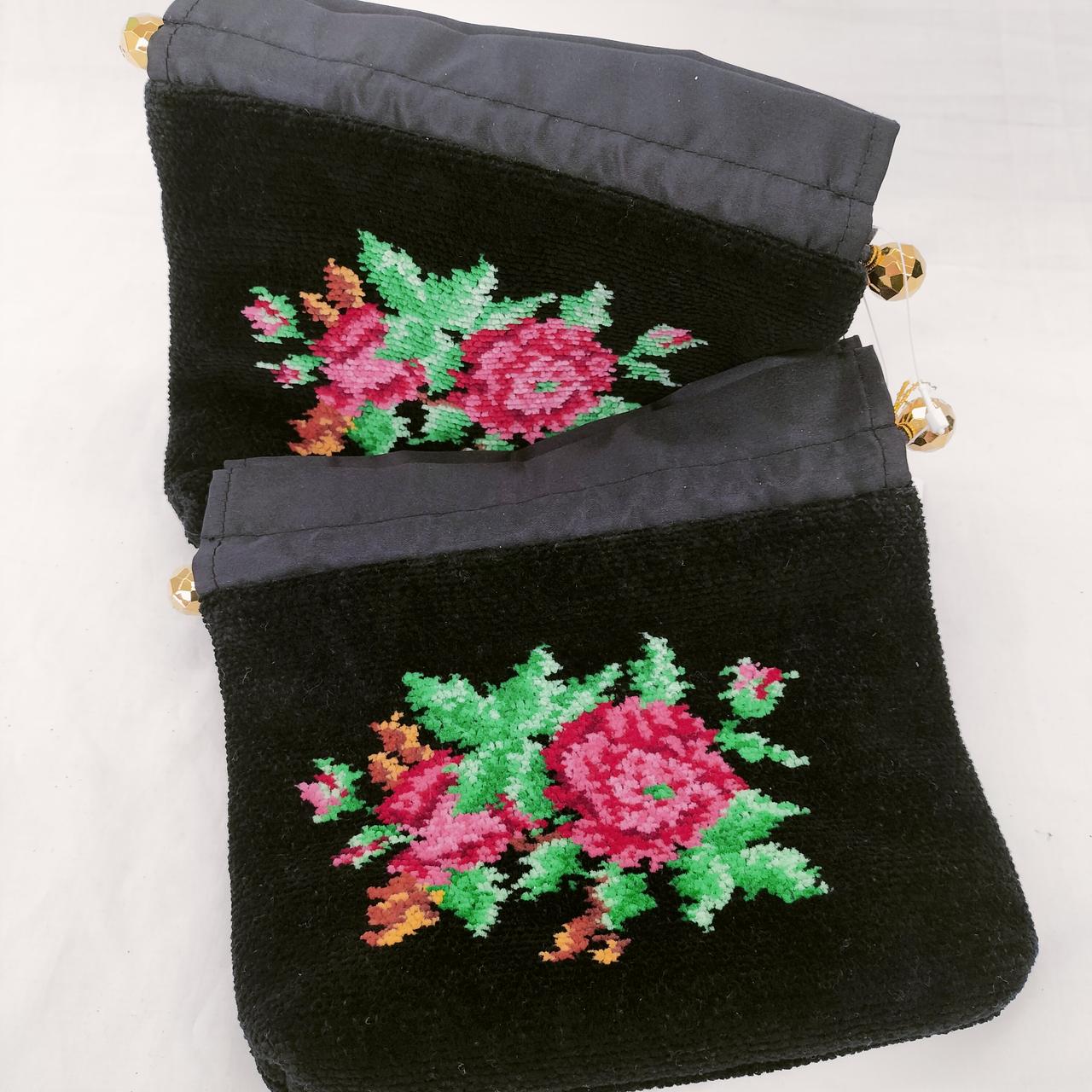 巾着ポーチ前面
2つ付き