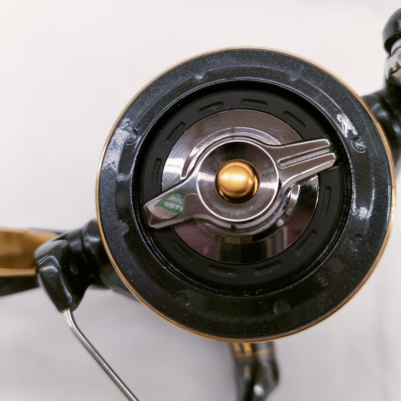 スプール上部に擦れが有ります