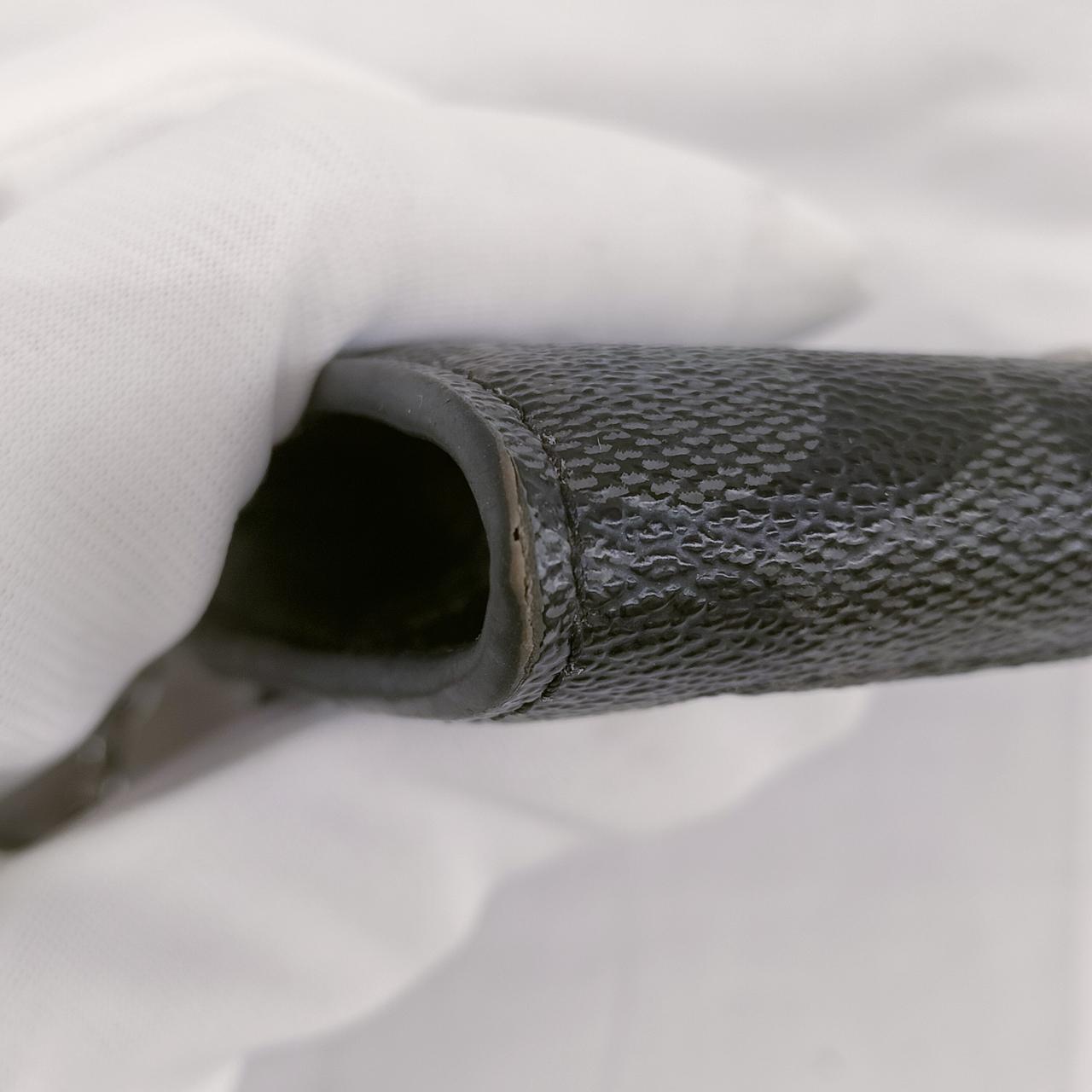 隅に擦れ有ります