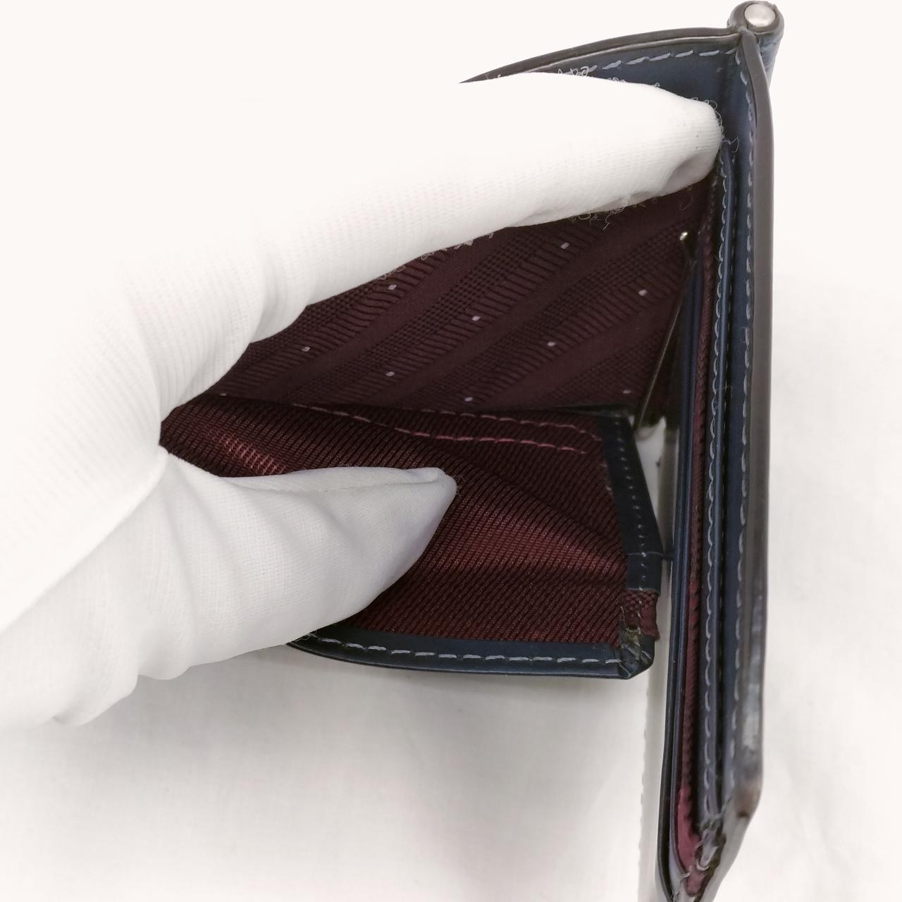 カード入れ、左内側の状態です。