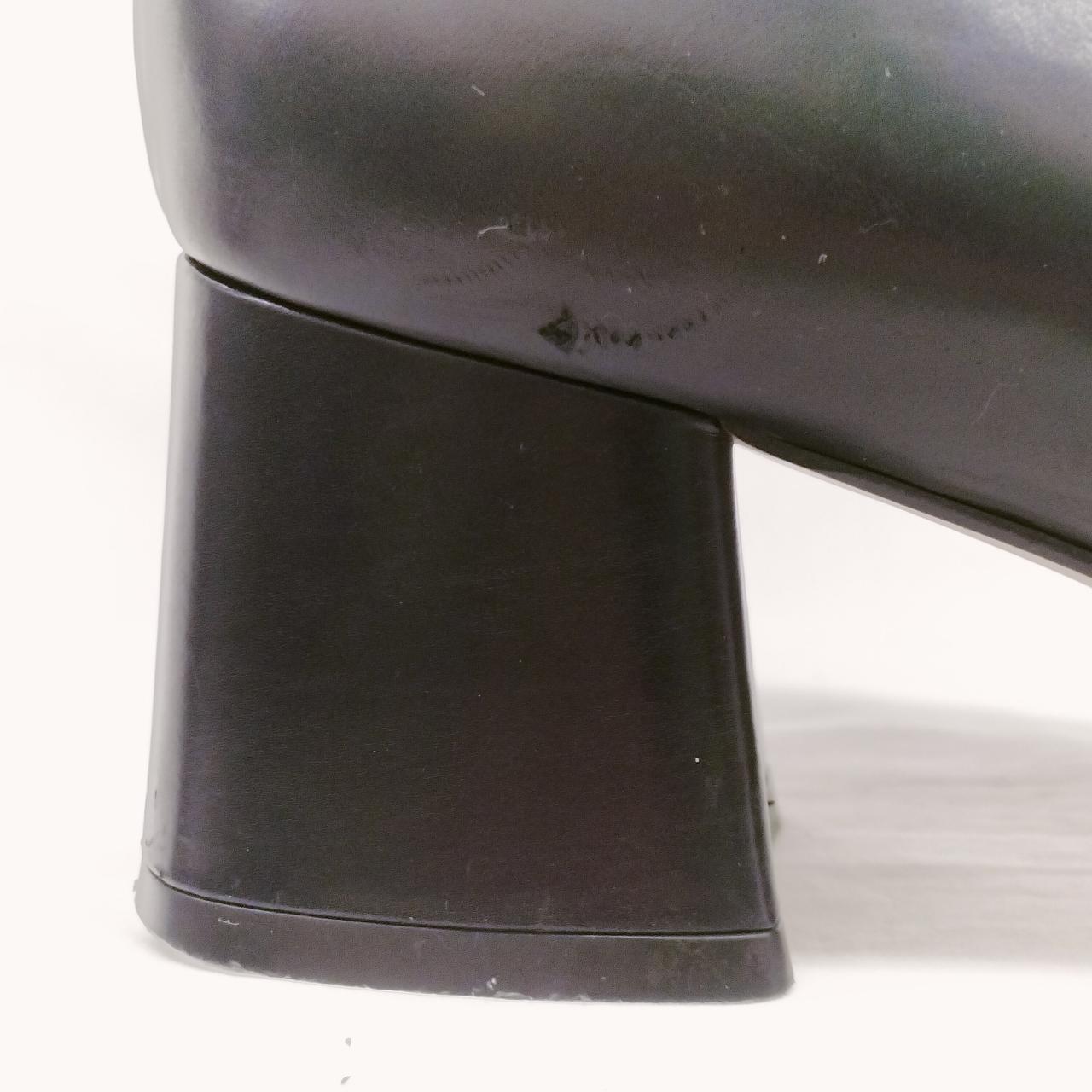 キズ、擦れ等が有ります。