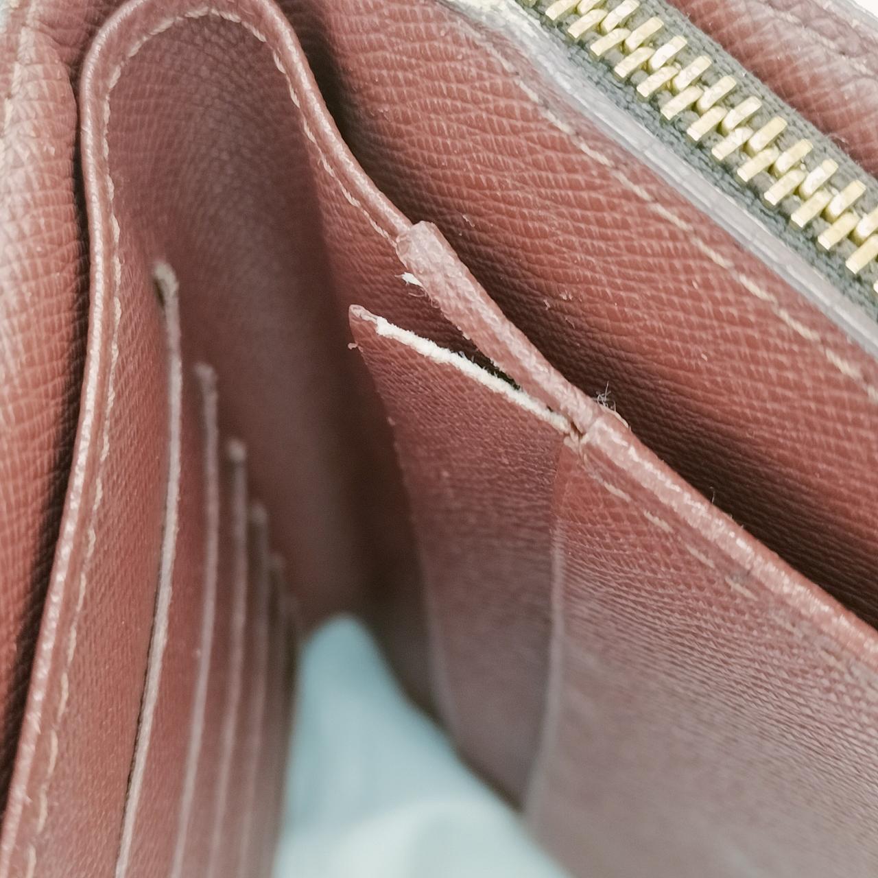 破れが有ります。