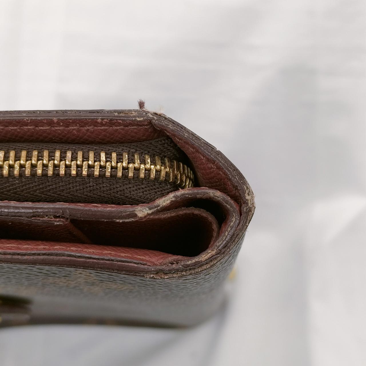 角擦れ、剥がれ有ります。