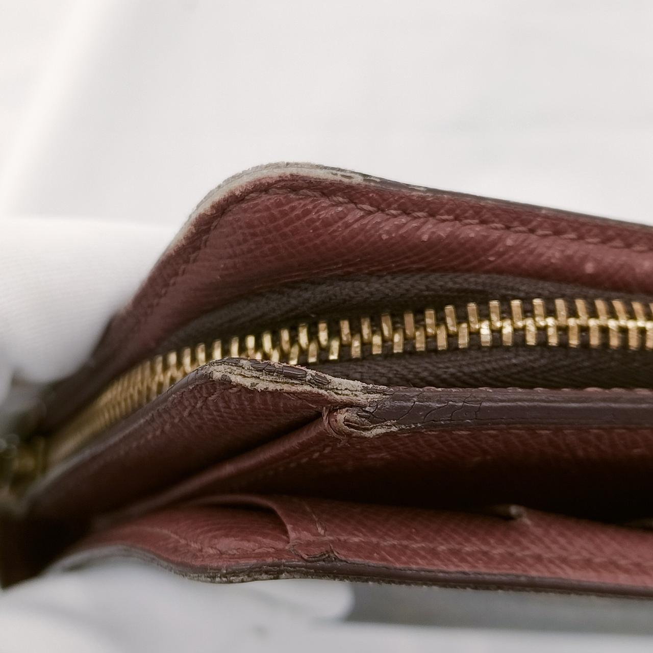 角擦れ、剥がれ有ります。