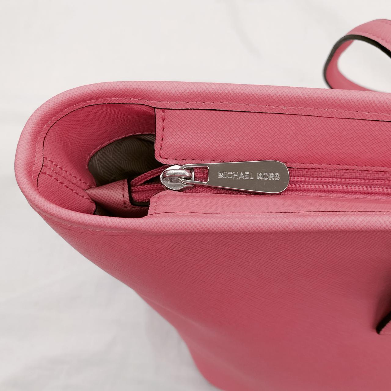 ファスナー持ち手部分の状態です。