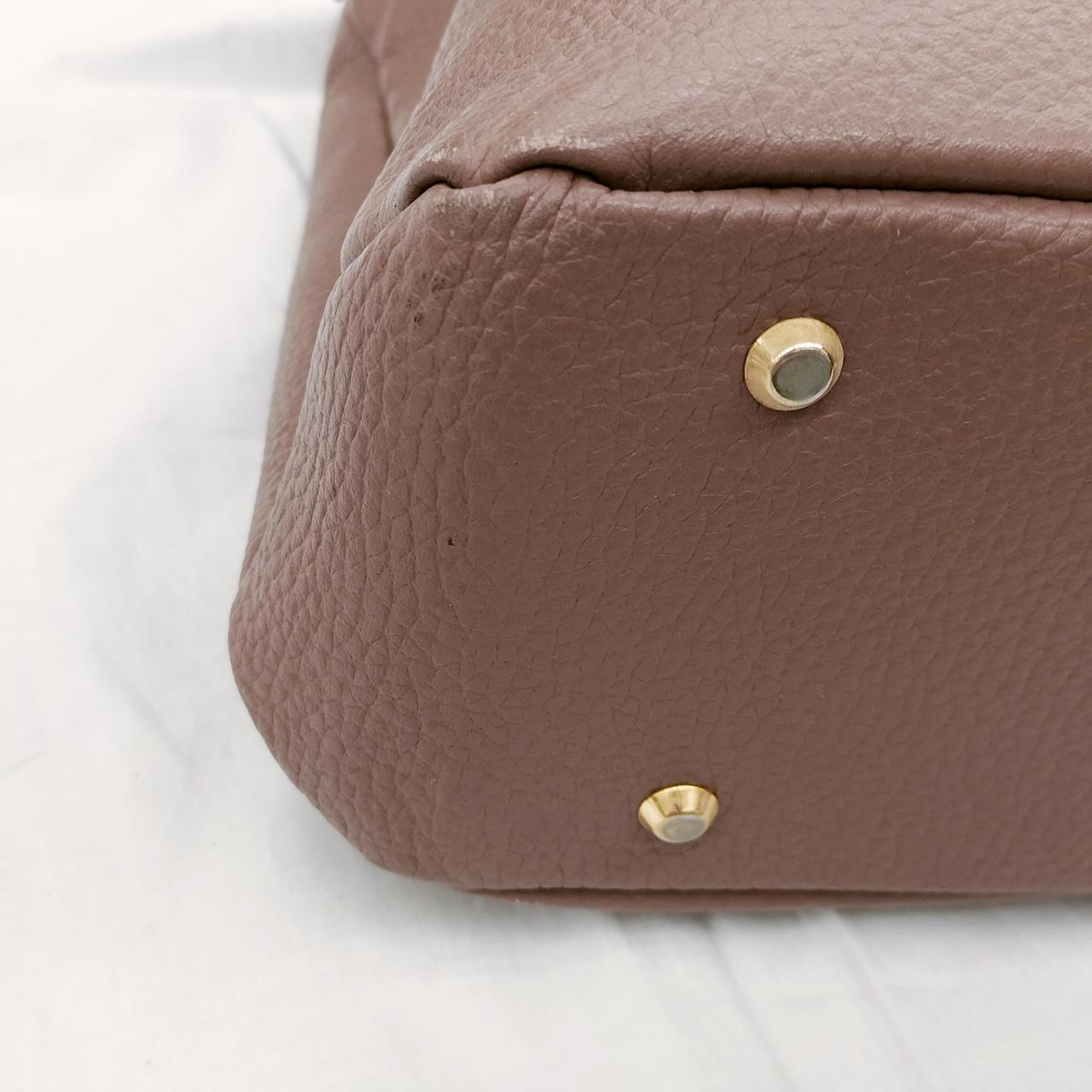 角擦れ、金具の色剥げ有ります。