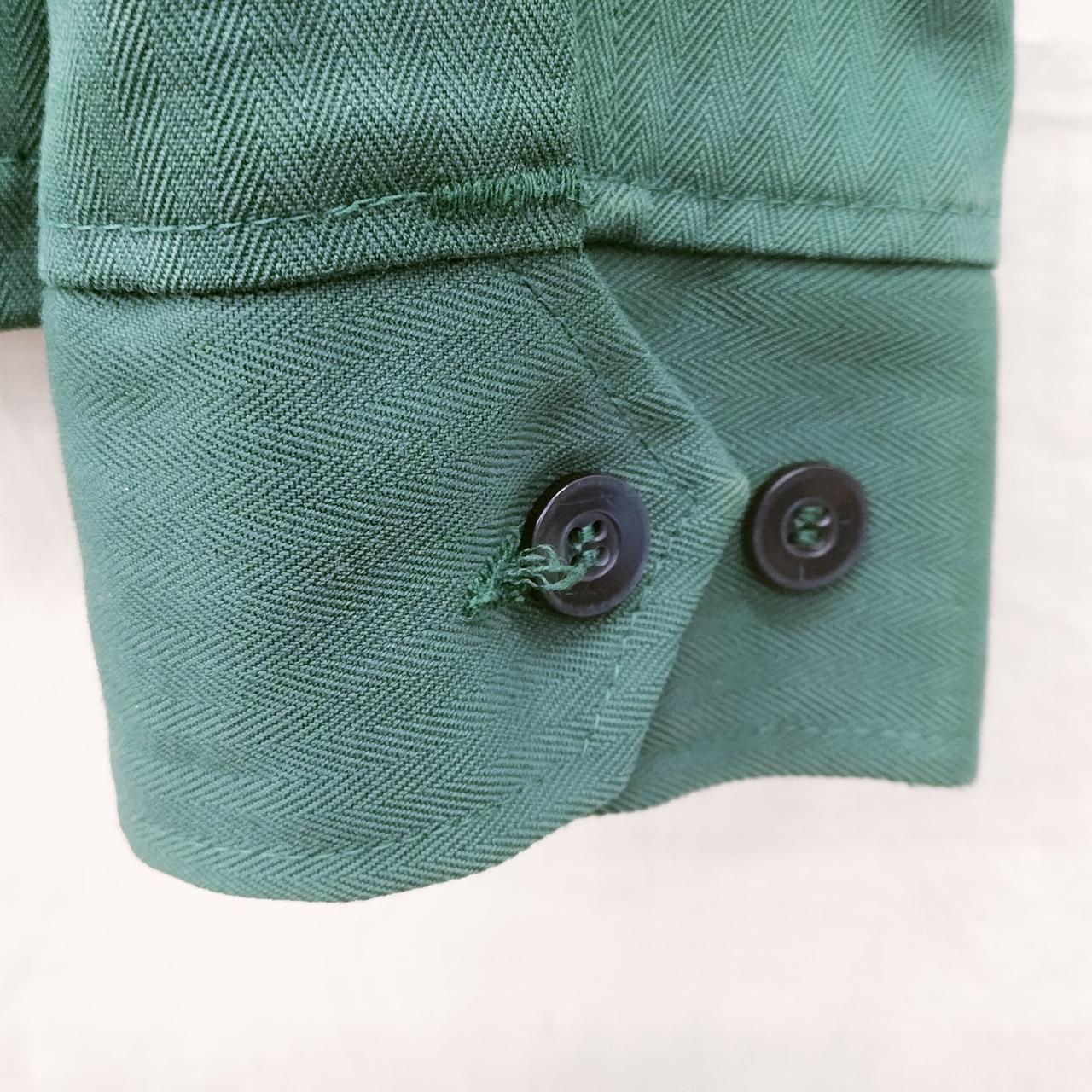 右側、袖口部分です。