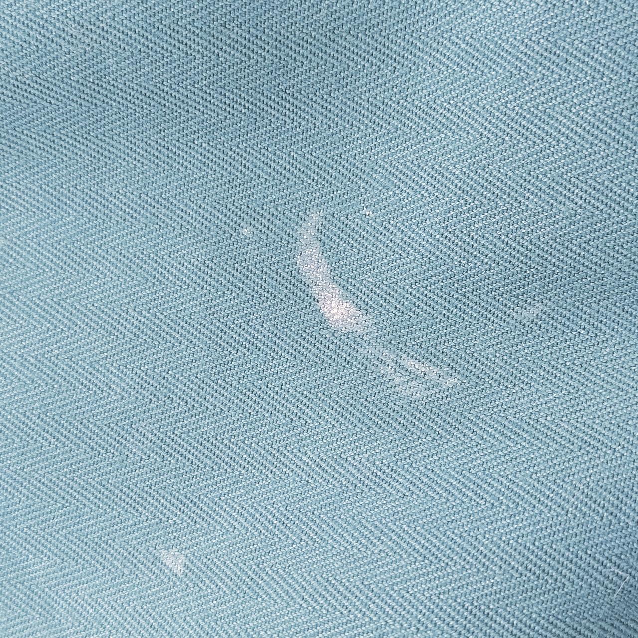 内側、左下部分に染みが有ります。