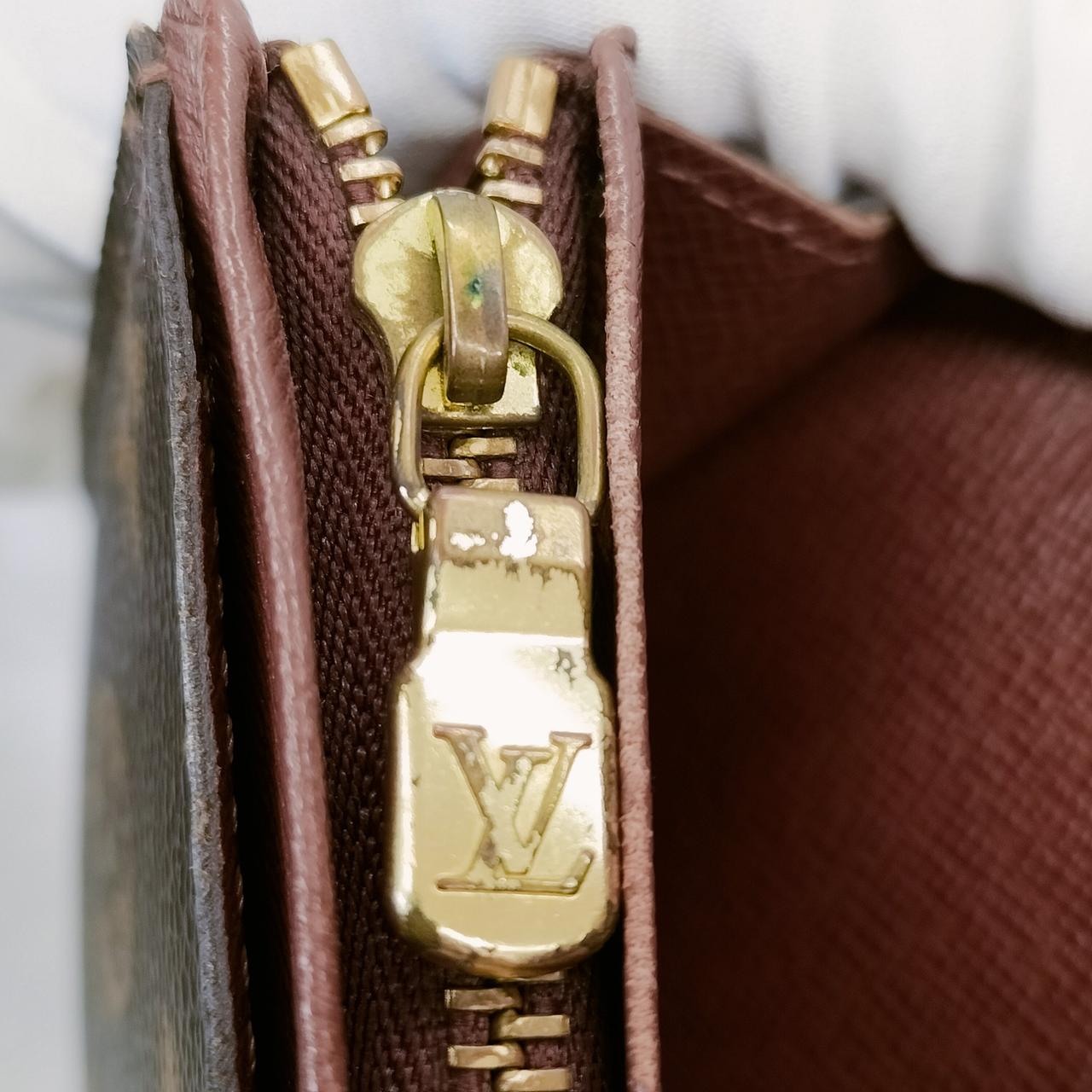 ファスナー持ち手に色剥げ有ります