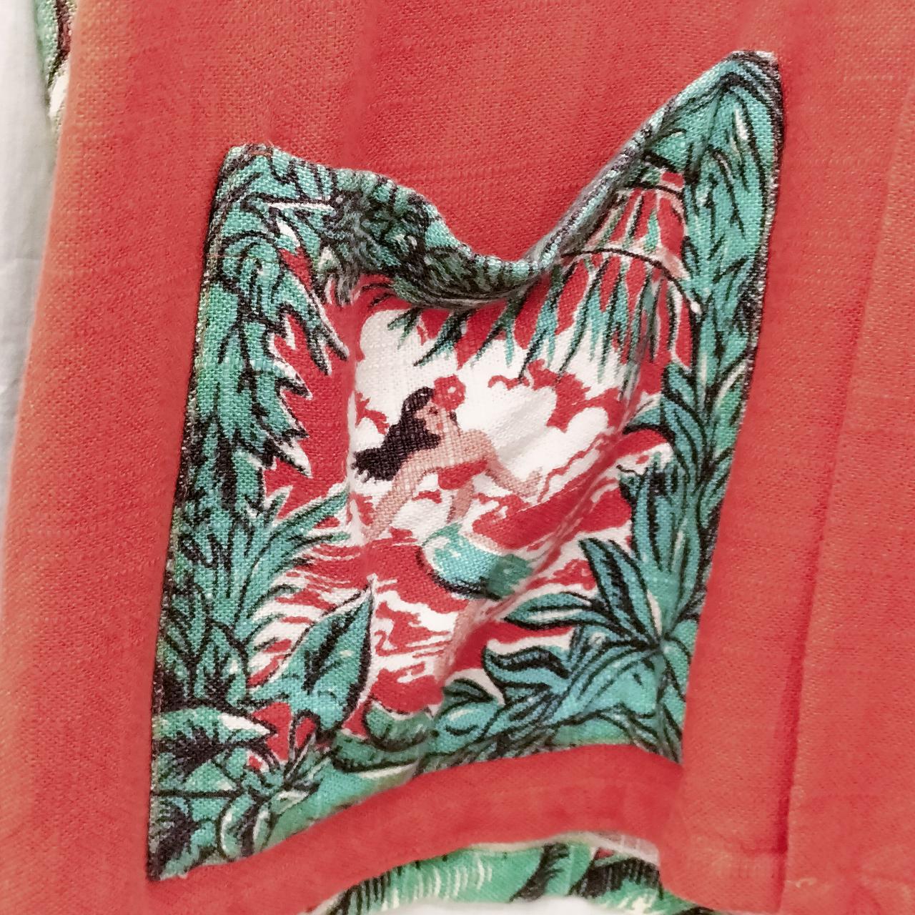 右側、ポケットの状態です。