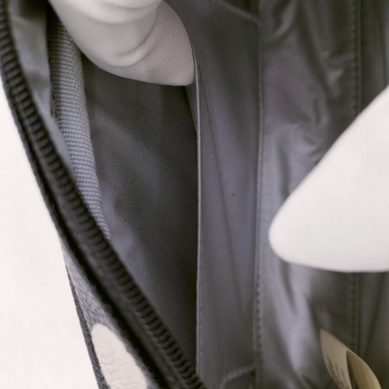 ポケットがございます。