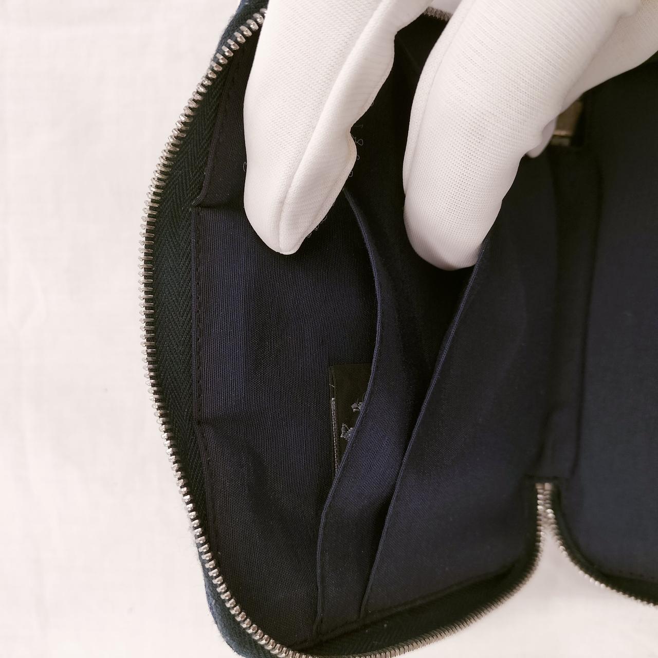 ポケットが2つございます。