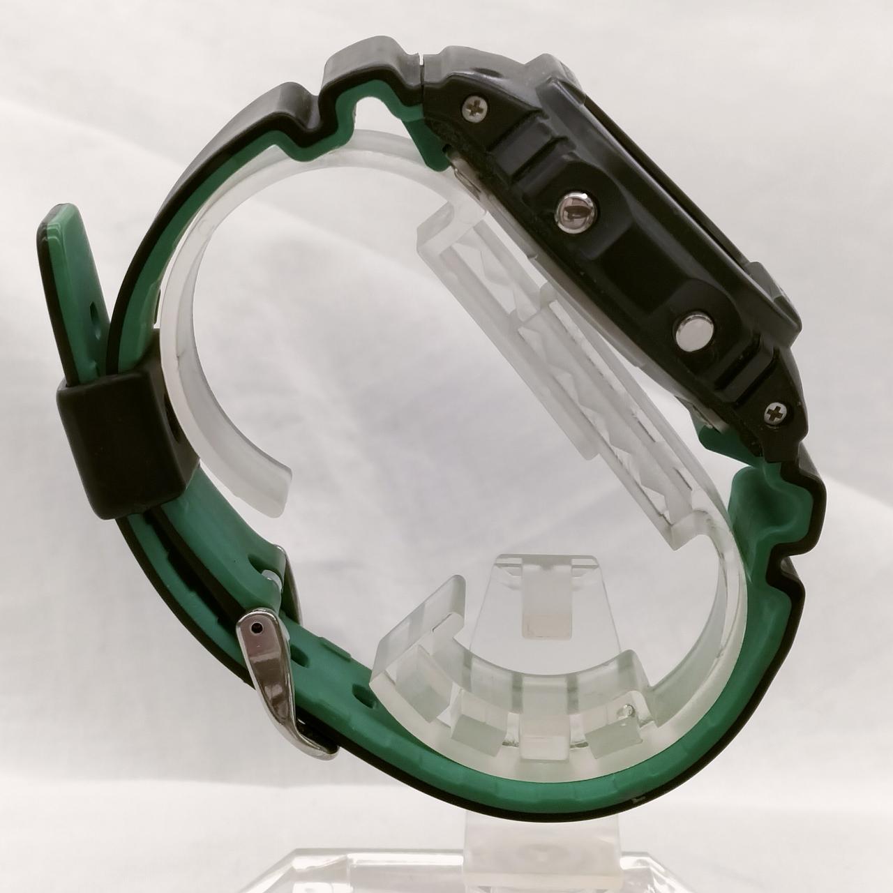 横から見た状態です。白っぽい汚れ有ります