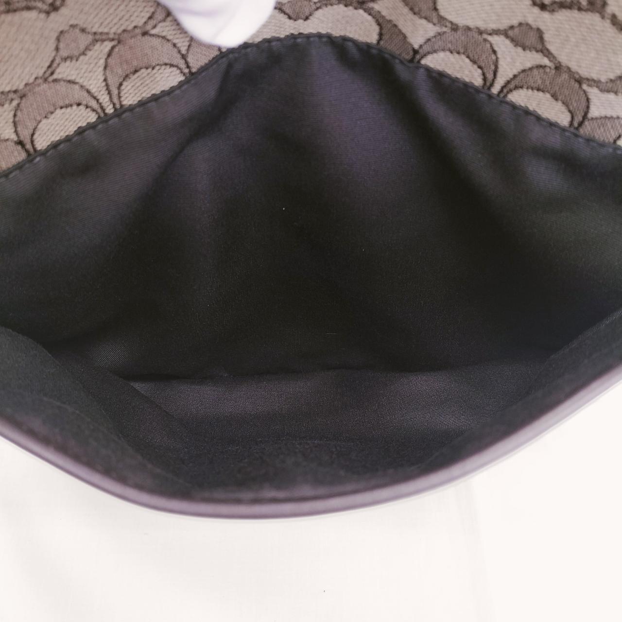 外側→前ポケットの状態です。