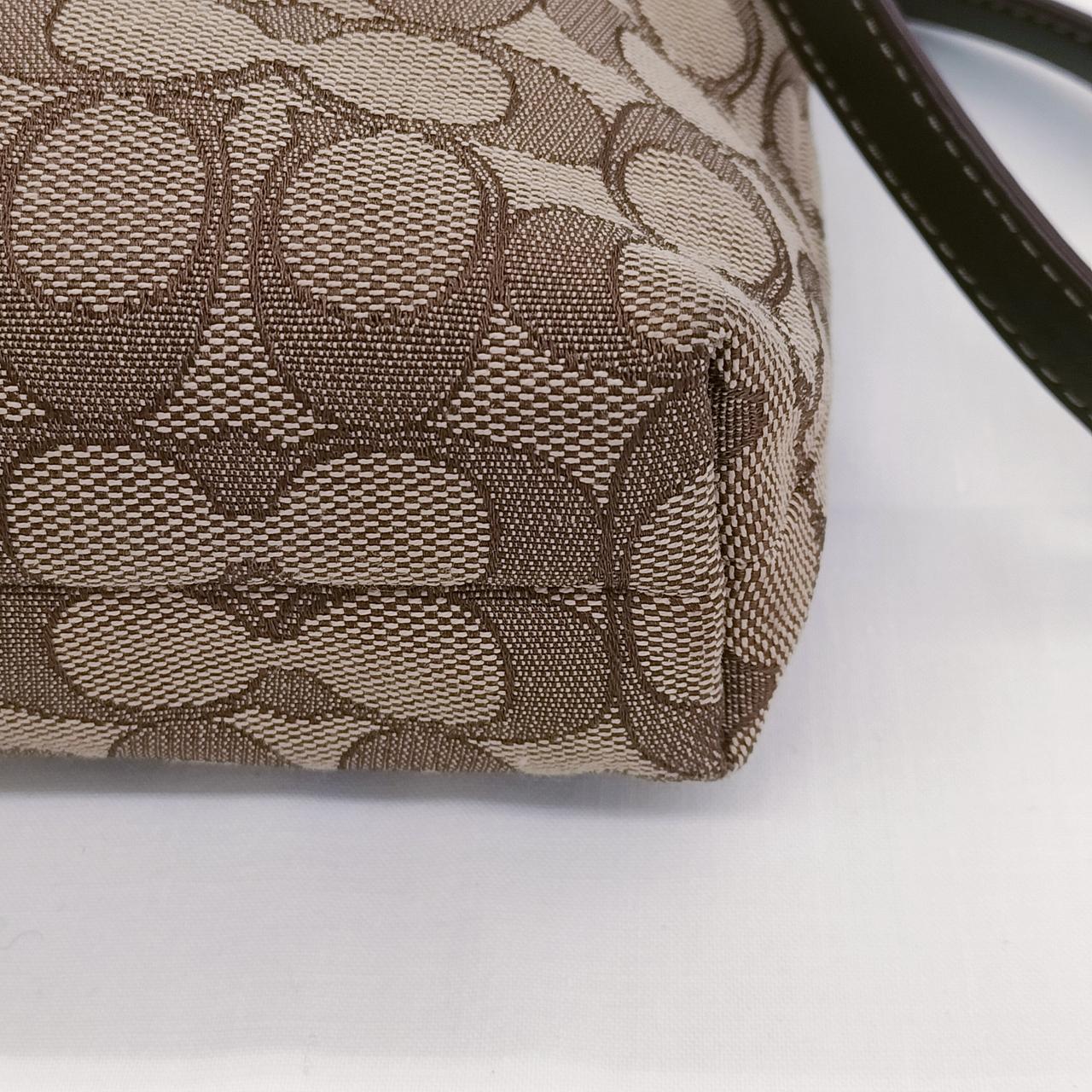 角スレもなく綺麗な状態です。