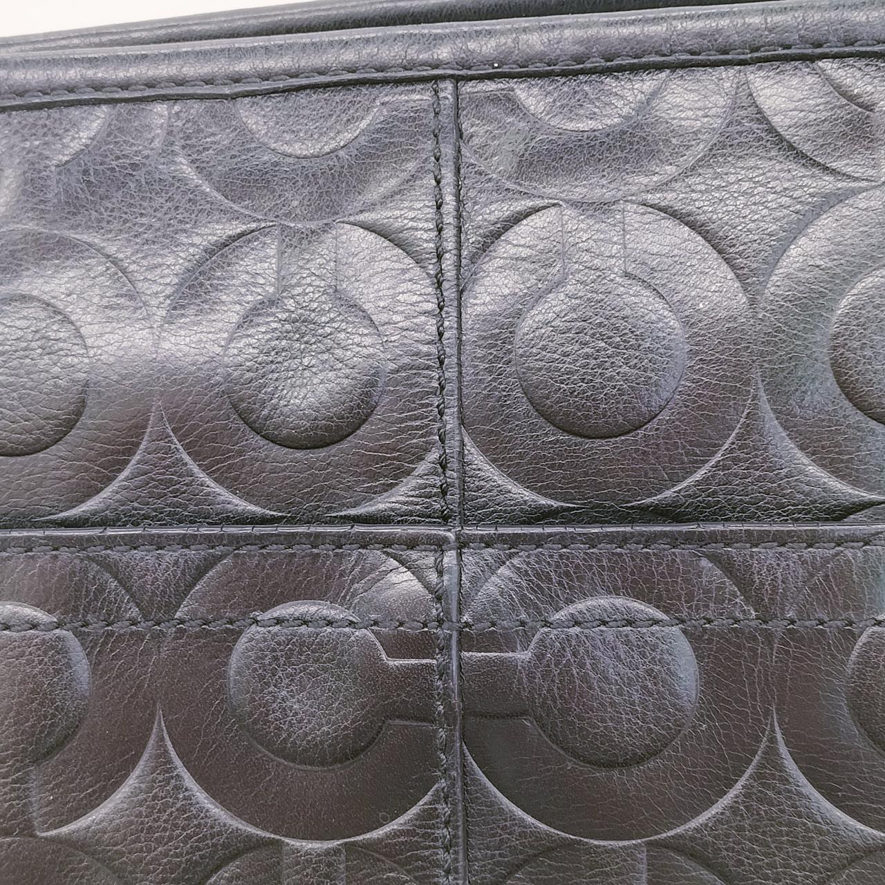 縁取り部分の割れが有ります。