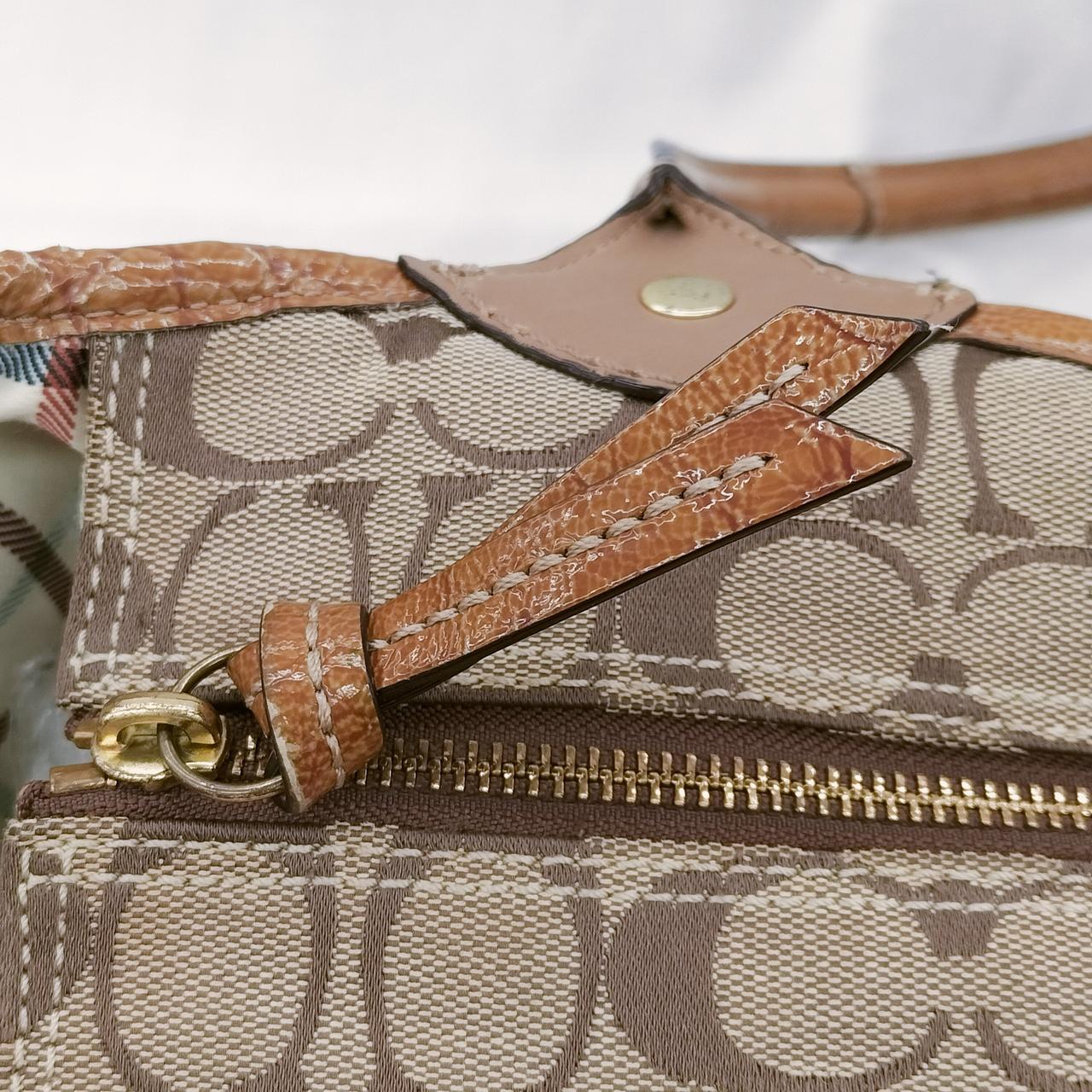 ファスナー持ち手部分の状態です。